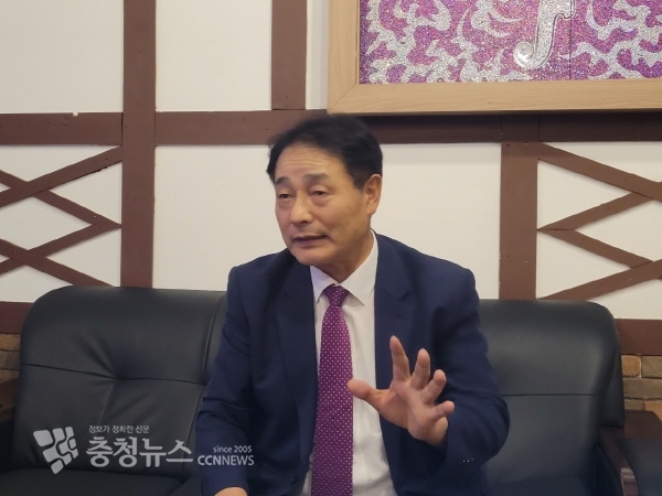 최호상 당협위원장이 내년 지방선거에 대한 구상을 밝히고 있다. / 조홍기 기자