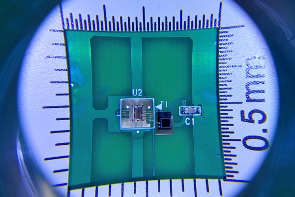 1.5mm 크기의 베타 양자난수발생기 집적회로 시제품