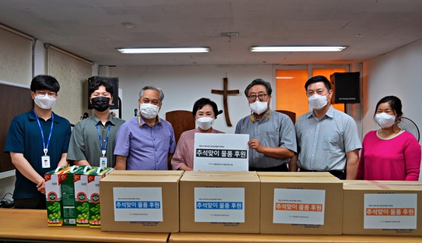 시장에서 구매한 식음료와 후원 물품은 노숙인 자활 기관인 벧엘의집 울안공동체에 전달하였다.