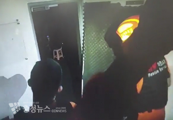 대전서부경찰서가 지난달 12일 오전 4시 40분경 홀덤 게임을 즐긴 20대 남녀와 업주를 검거했다.