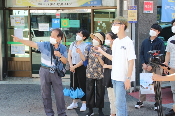 도시재생 투어, 장길수 문화해설사 인터뷰 촬영 사진