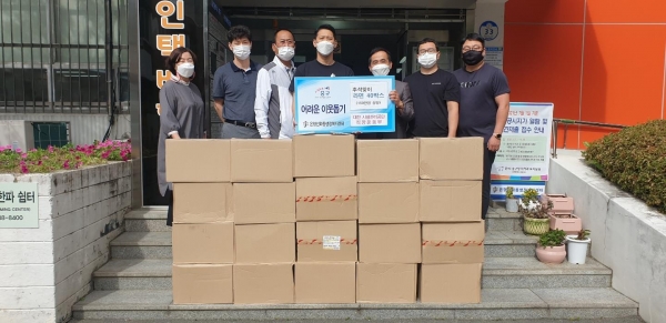 (왼쪽부터)은행‧선화동 사무장, 운동부총감독, 육상감독, 수영감독, 은행‧선화동장, 공단관계자, 탁구감독