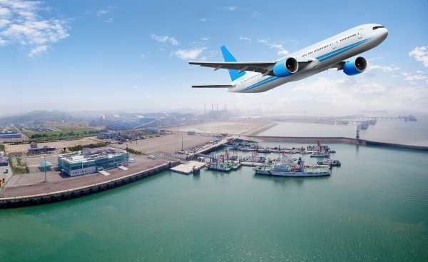 서산 대산항에 비행기가 날아오르는 모습