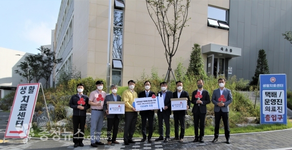 왼쪽 세 번째부터 차례로 구자행 대전시자원봉사센터장, 유세종 대전시 시민안전실장, 김성균 서부발전 성장사업본부 부사장, 정회영 충남사회복지공동모금회 사무처장