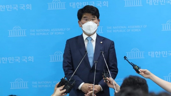 더불어민주당 박완주 의원은 12일 원내대표 경선 출마를 공식 선언했다.