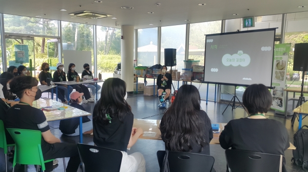 로컬 컨퍼런스 진행 장면