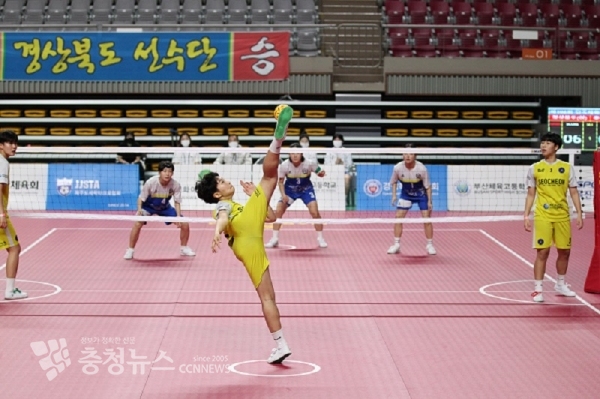 충남 서천여고와 경북 선화여고의 세파타크로 4강전