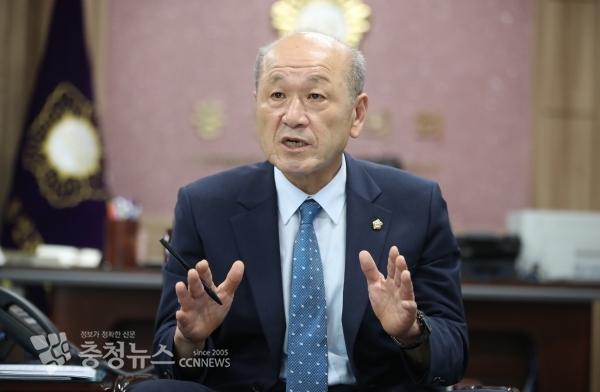 윤용관 홍성군의회 의장