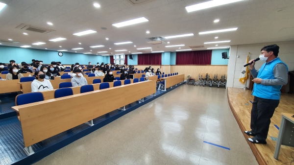 당진제철소가 2021년 하반기 교육기부 사회공헌활동 (일일교사 특강 실시 모습)