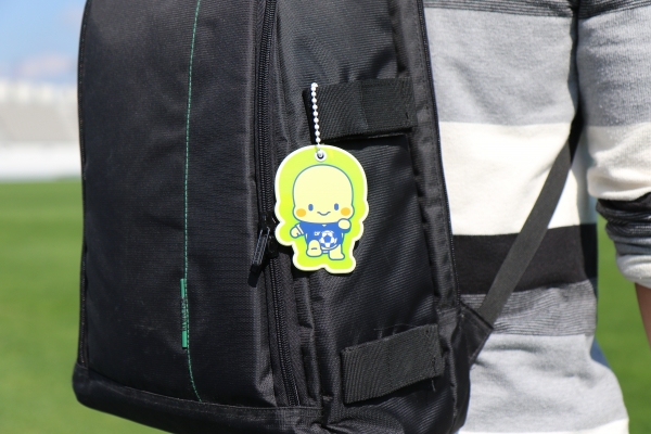 충남아산FC, 관내 초등학교에 교통안전용품 ‘옐로카드’ 전달