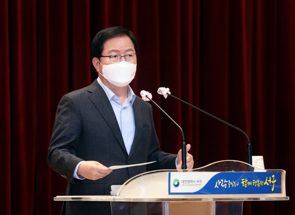 장종태 대전 서구청장이 지난 18일 간부공무원을 대상으로 한 직장 내 괴롭힘 예방을 위한 실천다짐 결의대회에서 실천다짐을 하고 있다