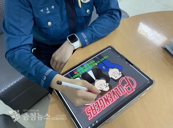 폴벤저스 그림을 설명하는 이유주 경장