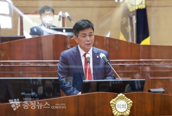 시정질문하는 이교희 천안시의회 의원