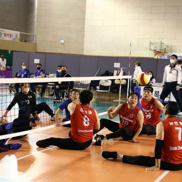 천안시청 좌식배구단 경기 모습
