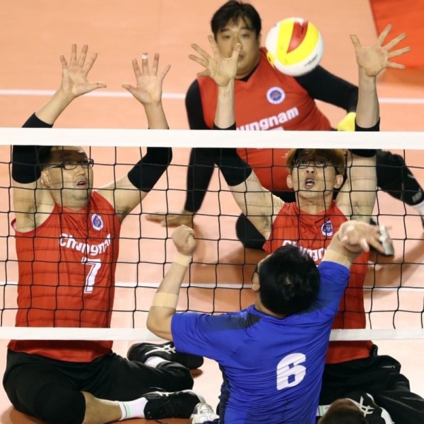 천안시청 좌식배구단 경기 모습