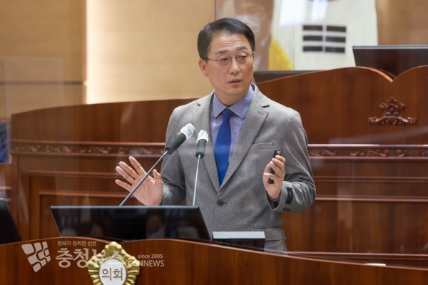 시정질문 하는 김선태 천안시의회 의원