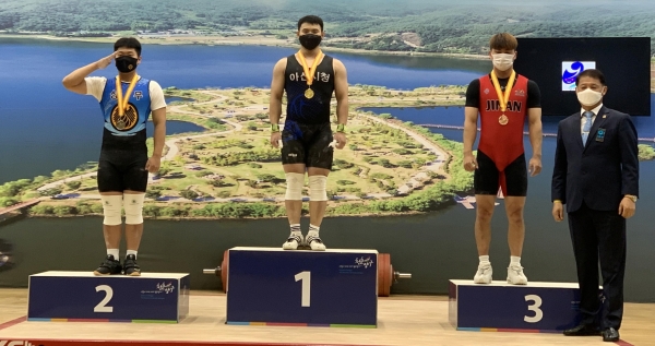 정한솔 선수 금메달 수상 장면