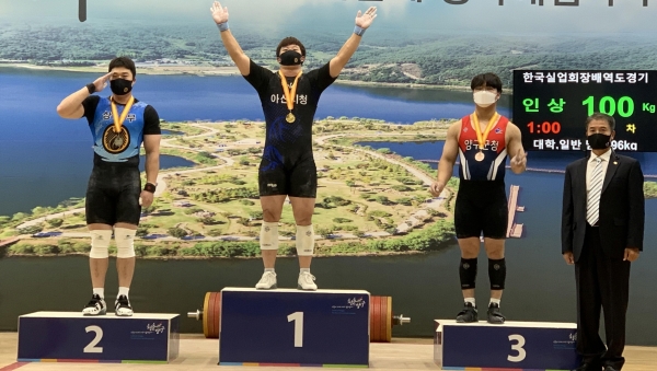 장연학 선수 금메달 수상 장면