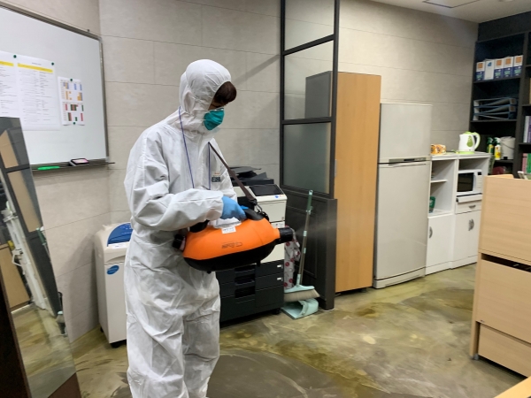 총학생회, 대면수업 확대 맞춰 교내 방역 봉사활동 모습