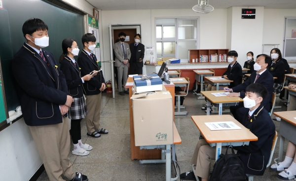 설동호 교육감 신탄진중 방문 모습