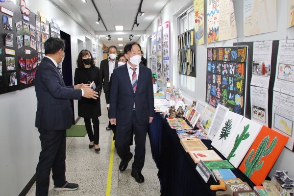 설동호 교육감 신탄진중 방문 모습