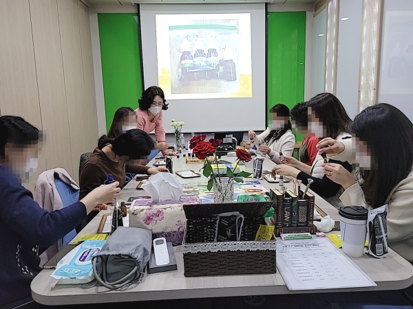 지난 10월 메디컬아로마테라피 진행 모습