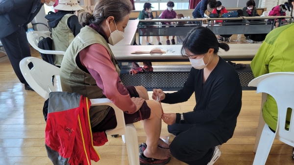 동구행복한어르신복지관에서 2021 혜화 프로보노 봉사활동 진행 모습