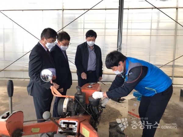충남세종농협은 수확기 빈번히 발생하는 농기계사고 예방을 위한 농기계순회수리봉사를 홍성군 서부농협에서 실시
