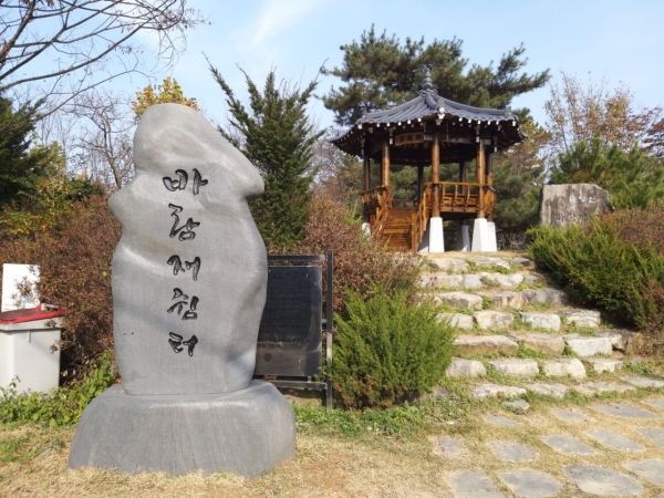 바람재 쉼터에 설치된 정자.