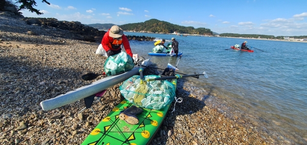 지난 13일 진행된 해양플라스틱 사냥대회 모습.