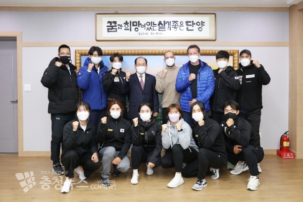 류한우 단양군수 선수단 방문 모습(사진=단양군)
