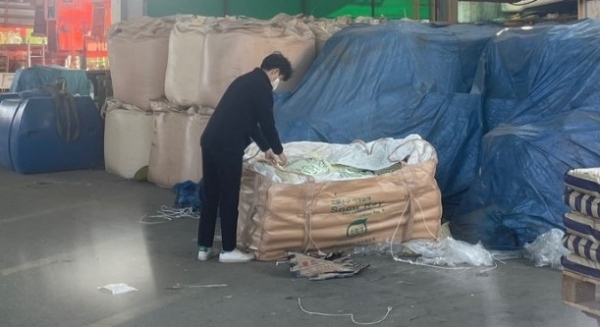 제설장비 점검에 나선 중구청 공무원