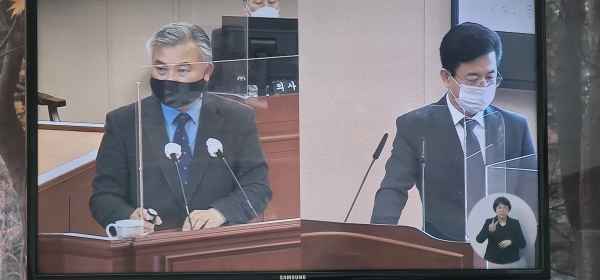 19일 열린 대전시의회 제262회 제3차 본회의 시정질문 모습. (정기현 의원과 허태정 시장)