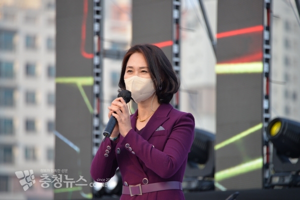 축사하는 김산옥 세종시 새롬동장