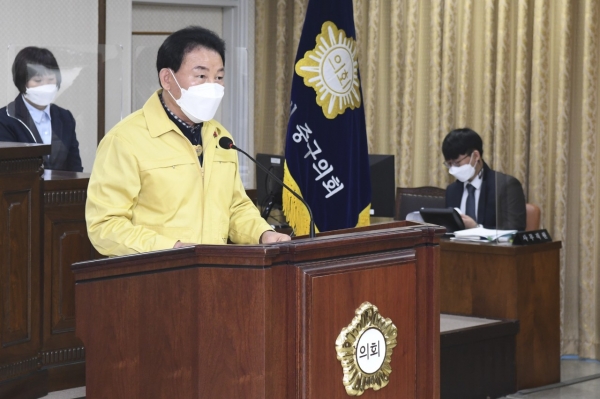 22일 중구의회 본회의장에서 2022년도 시정연설을 하는 중구 박용갑 구청장 모습