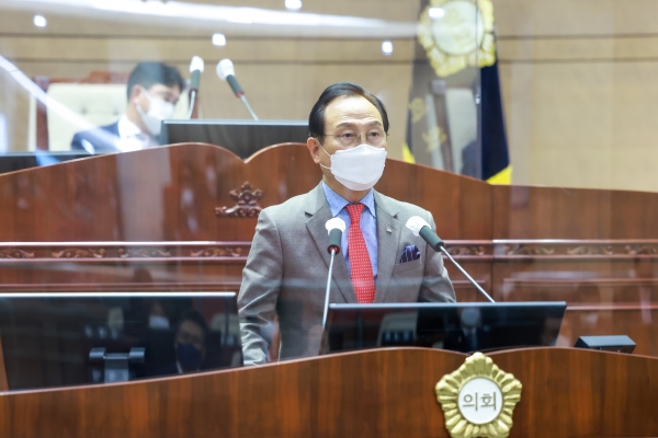 박상돈 천안시장이 제247회 정례회에서 시정연설을 하고 있다.