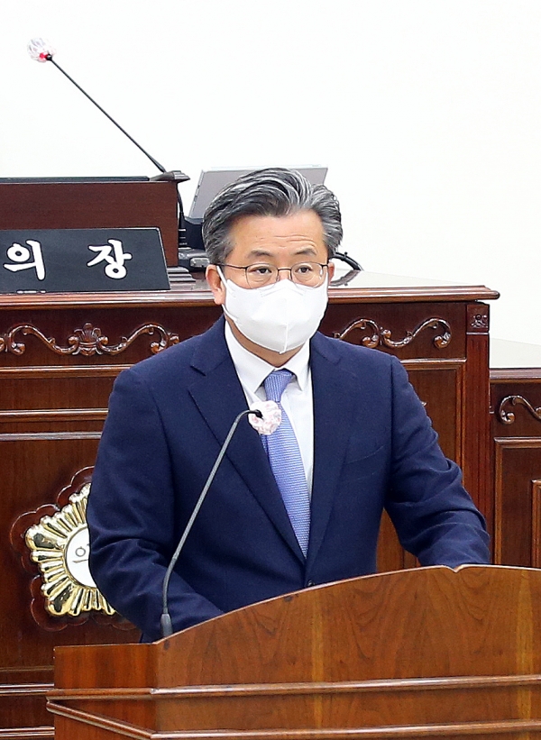 지난 22일 정용래 유성구청장이 제253회 유성구의회 제1차 본회의에서 시정연설 모습