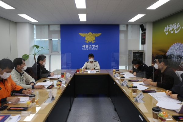 지난 23일 소방서 작전회의실에서 2021년 하반기 감염관리위원회 개최 모습