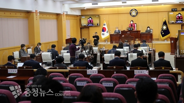서산시의회는 25일 제1차 본회의를 열고 제268회 제2차 정례회를 개회했다.