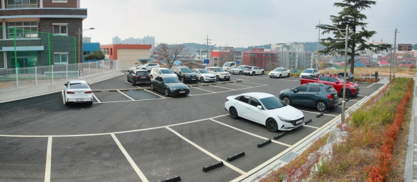 백화산 문화이음길 공영주차장 모습.