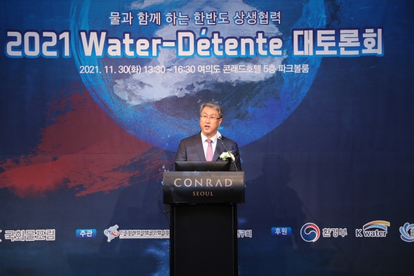 토론회에 앞서 박재현 한국수자원공사 사장이 환영사를 하고 있다