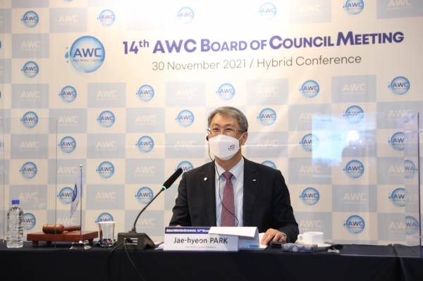 아시아물위원회 박재현 회장(한국수자원공사 사장)이 아시아 대표 물분야 국제협력 기구인 ‘아시아물위원회’ 제14회 이사회를 진행하고 있다. (11월 30일, 서울 여의도 켄싱턴호텔)