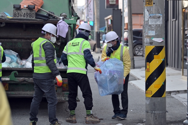 김정섭 공주시장, 생활 쓰레기 청소 현장 체험 실시