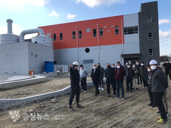 문정우 군수 현장 조성지 방문 모습