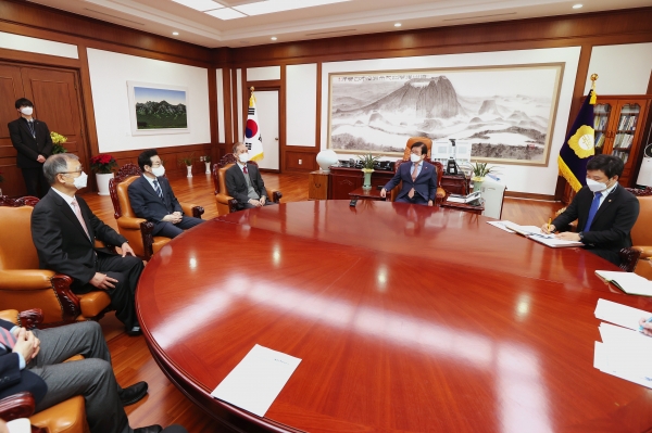 박병석 국회의장은 7일 의장 집무실에서 국민개헌연대와 간담회를 개최했다.