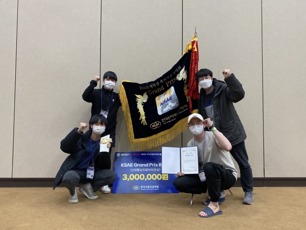 ‘2021 대학생 자작자동차대회’ 바하(Baja) 부문에서 종합 우승을 차지한 한밭대학교 자작차 동아리 Team miracle 학생들