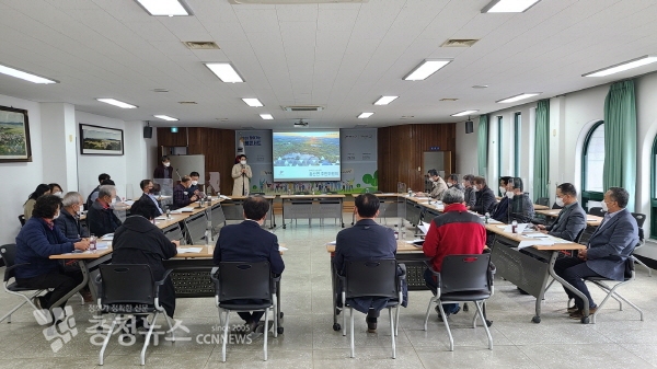 홍산면 농촌중심지활성화사업 주민위원회 설명회 장면