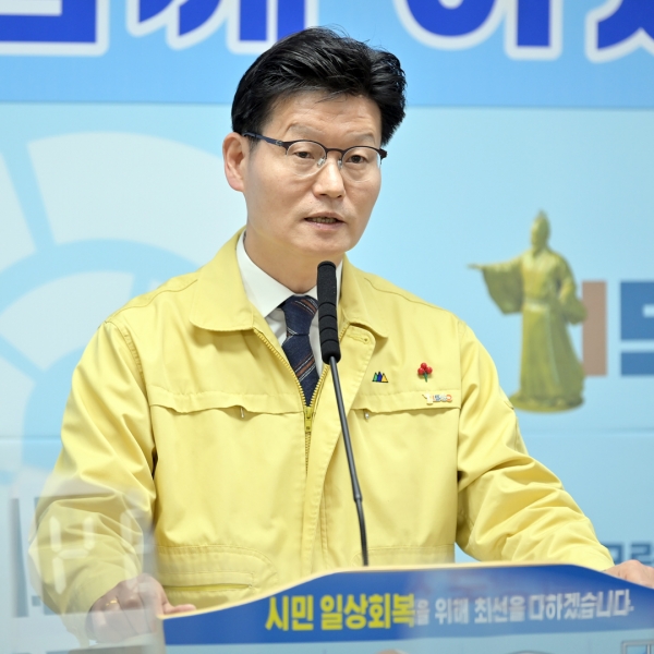 15일 제157차 정례브리핑 진행 중인 김정섭 시장