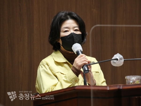 충남도의회 황영란 의원이 5분발언을 하고 있다.