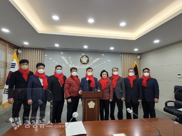 이날 박승용 의원의 기자회견에는 내년 지방선거 출마 예정자들이 자리를 함께했다.